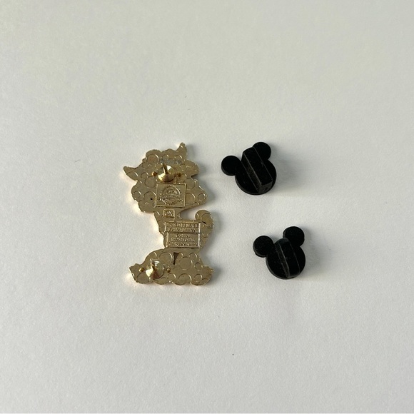 Disney Parks Daisy Lunar New Year Zodiac Pin - Year of the Ox - Picture 2 of 2